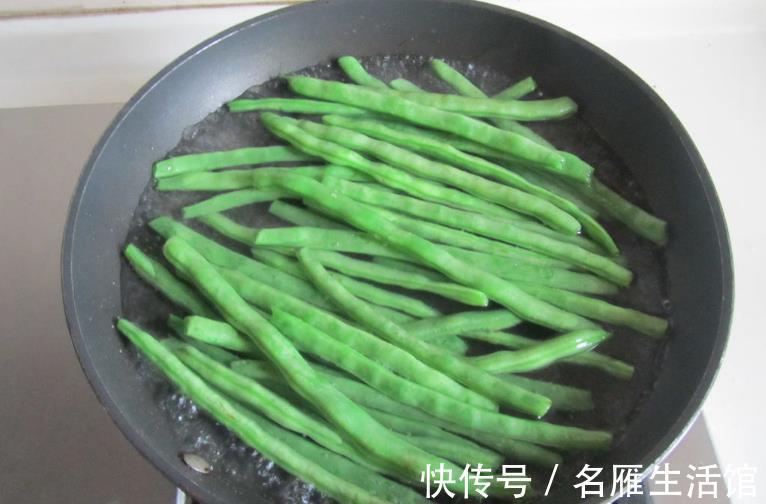 四季豆炒肉丝|九月抓紧吃四季豆,再不吃就老了,分享三种吃法,快来一起做