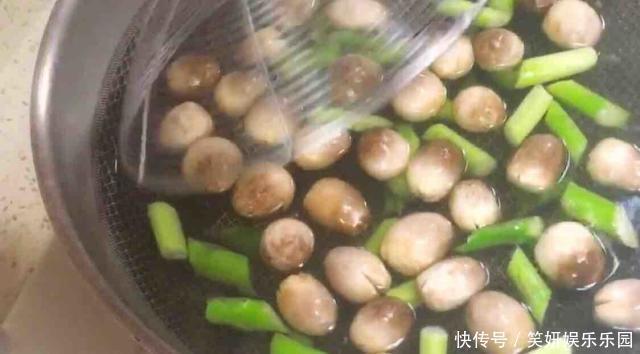 倒入|再穷也要多给孩子吃“它”,吃一盘,营养相当于吃10个鸡蛋,大虾