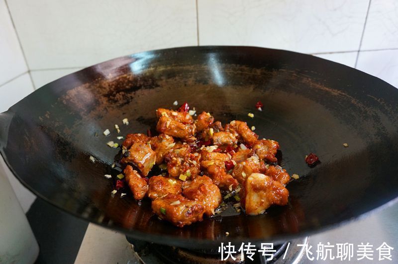 入味|排骨这么做味道完全不同,香辣入味,隔壁家的小孩儿都馋哭了