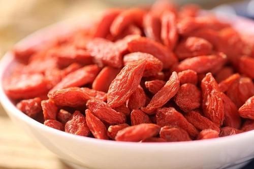 雌激素|“奔五”的女人别太节俭，4种养生食品应多吃，预防雌激素匮乏