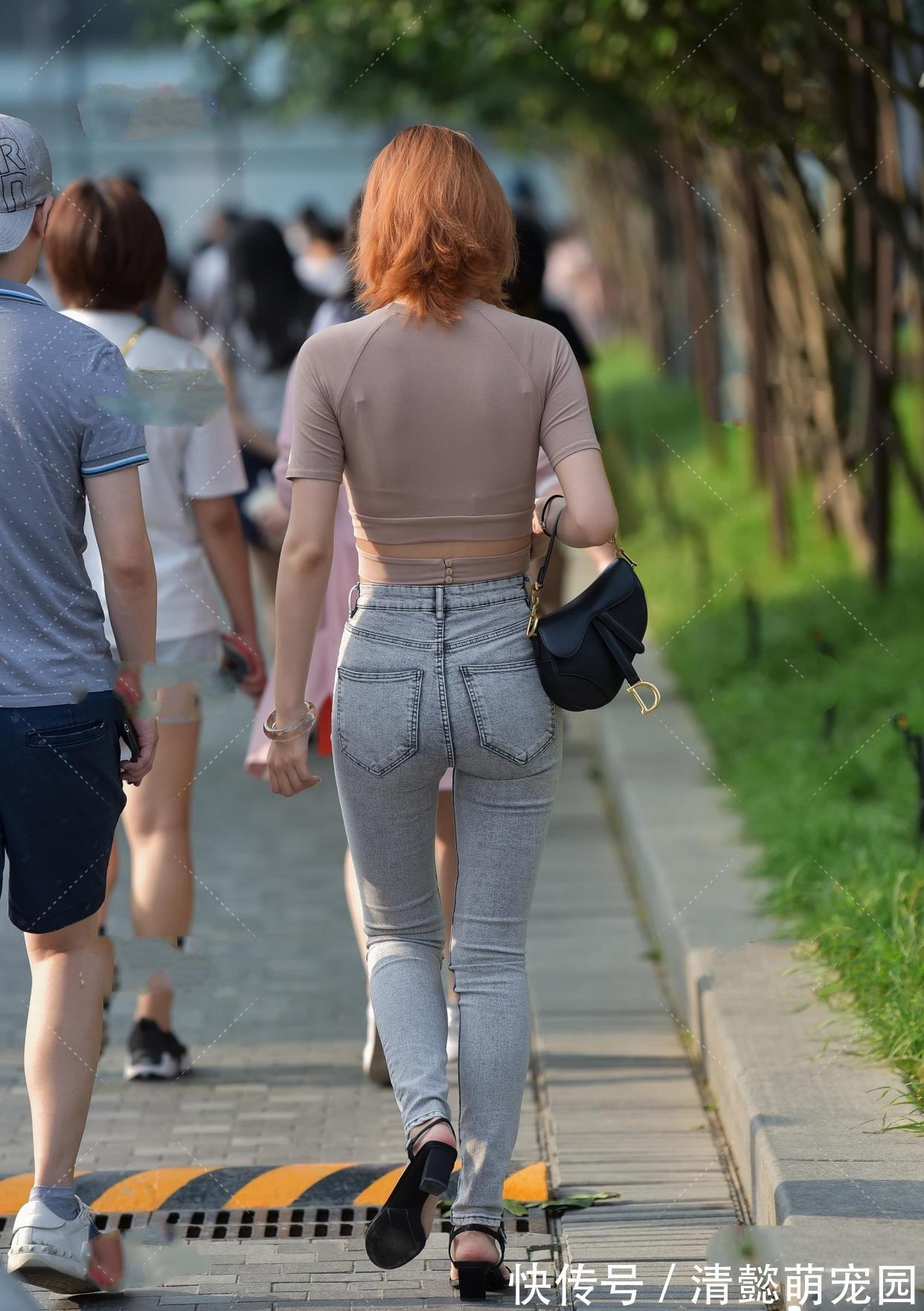 瘦身 牛仔具有修身的瘦身气息,不仅十分英俊,而且十分精巧适合