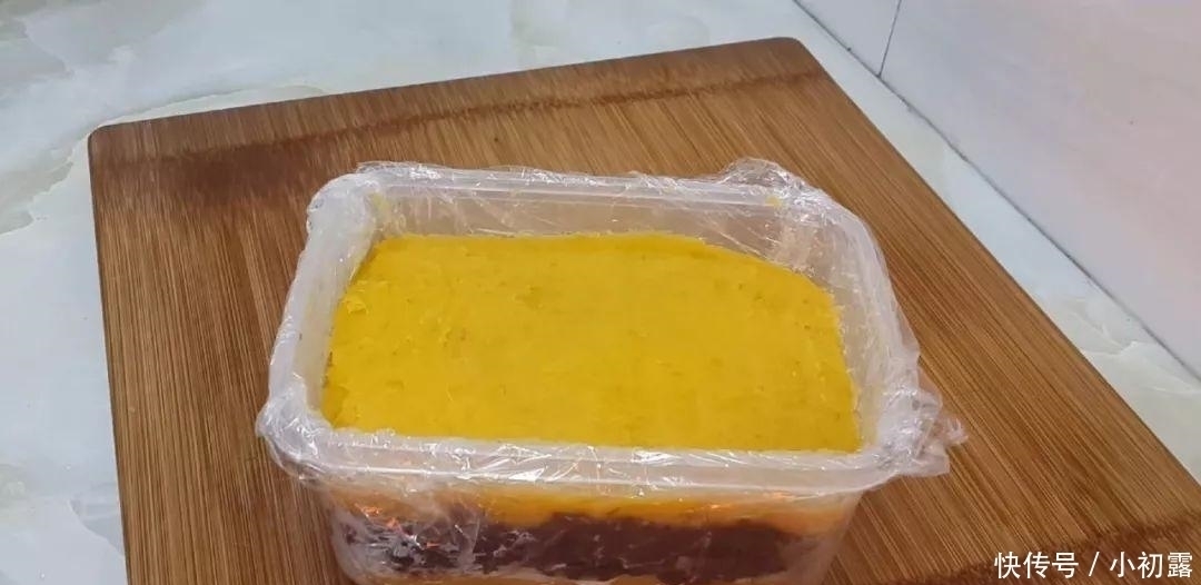 红薯这样做才最好吃,一蒸一切,比豆沙糕都好吃,一口一个真解馋