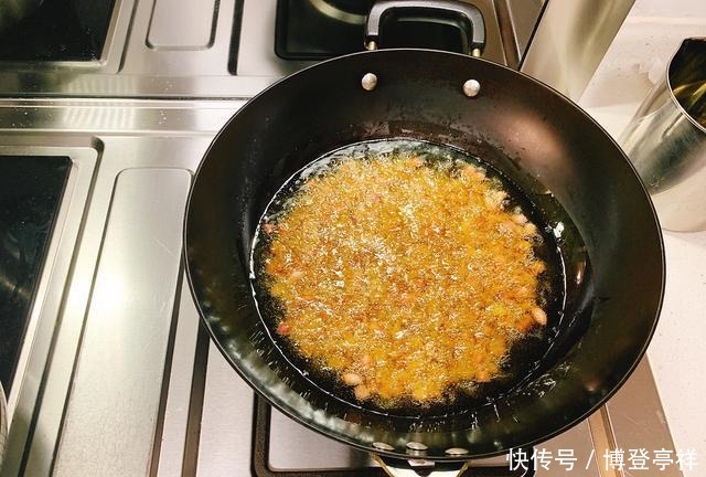 炸出来的花生米|炸花生米时,不要直接炸,多加一步,花生酥脆,放一周都不返潮