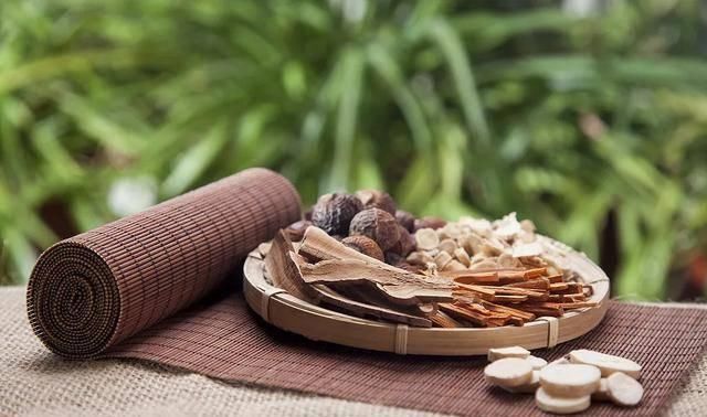 中年|中西药混吃危害大，这些中药和西药千万别混着吃！