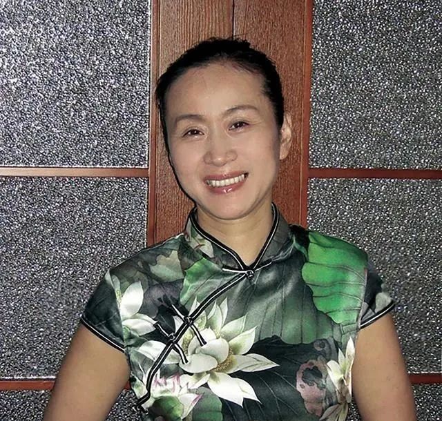 美女书法家张秀的9幅钢笔书法鉴赏,运笔秀丽柔婉,字体刚劲明快