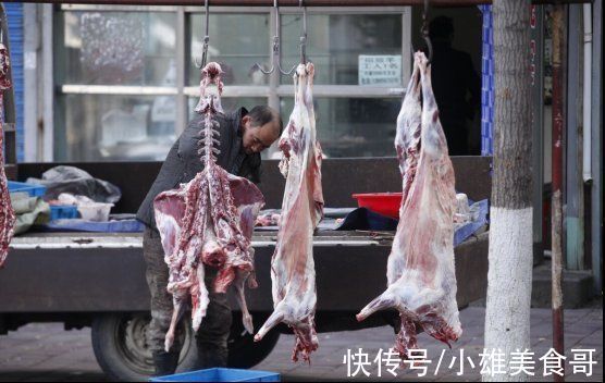 买羊肉时，有人专挑这5个部位，羊肉摊老板：一看就是内行人