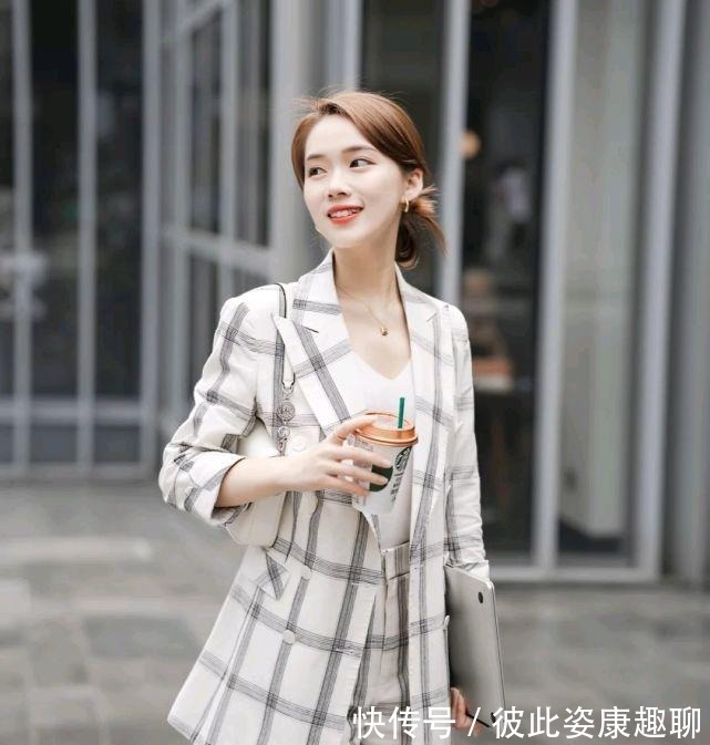 服装|简约又精致的职场穿搭，会让整个人更加精神，甚至可以美成焦点