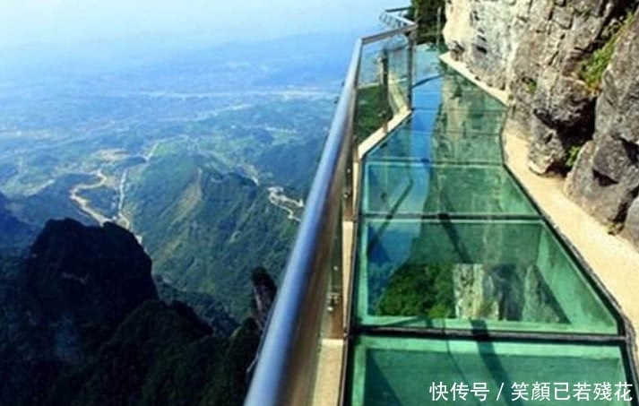 天门山|女游客登山时“穿裙子”,这样就“尴尬”了,网友直呼:不敢看了