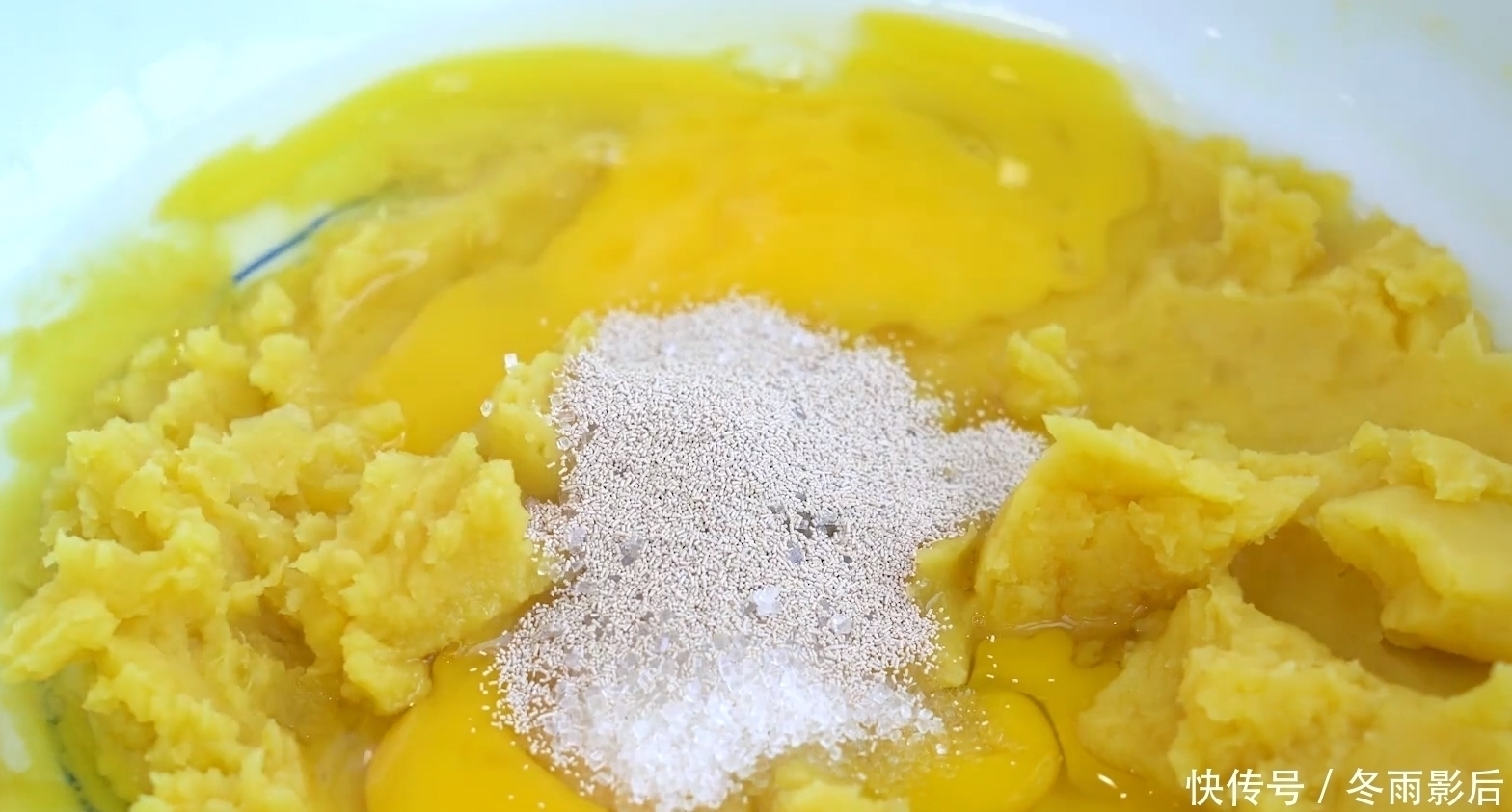 用红薯和花生米做一个大号面包,不用烤箱,蓬松宣软又拉丝,解馋