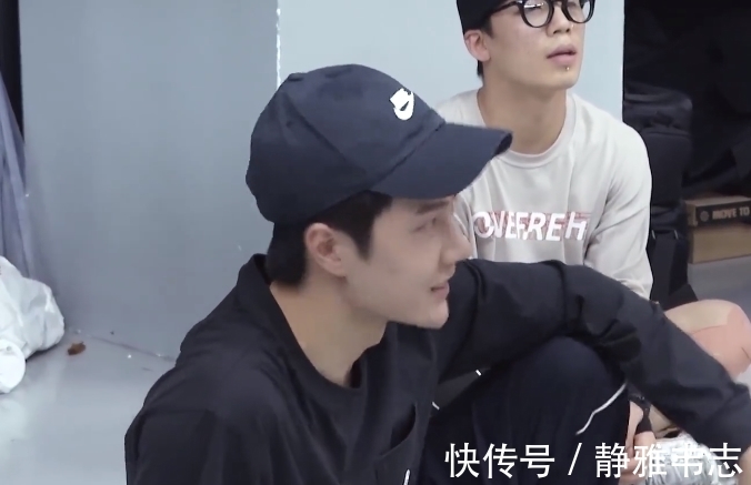 王一博街舞室内花絮被传,镜头一扫而过,23岁素颜我没眼花吧