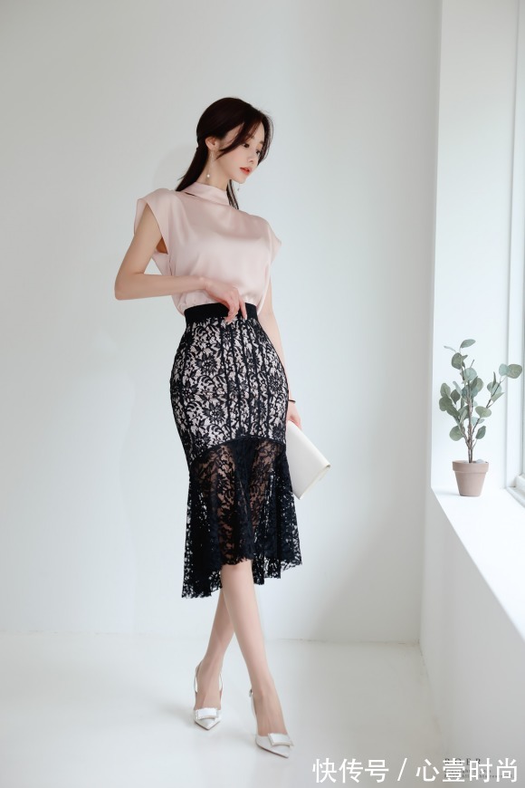 蜜粉|女神孙允珠高清时尚搭配:蜜粉萤火丝光亮彩卷绣包臀裙