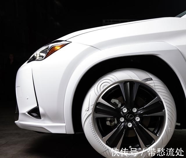 时尚杂志|喜欢耐克Air Force 1吗,要不要给你的爱车也来一双?不好意思,2双!