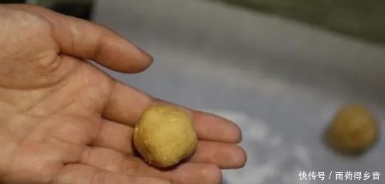 香甜|用花生来做道花生酥,做法简单,入口酥脆香甜,是道不错的小零食