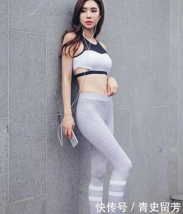 紧身|可爱时尚的紧身打底裤小姐姐,丰腴妩媚身材流露满满的妩媚女人味