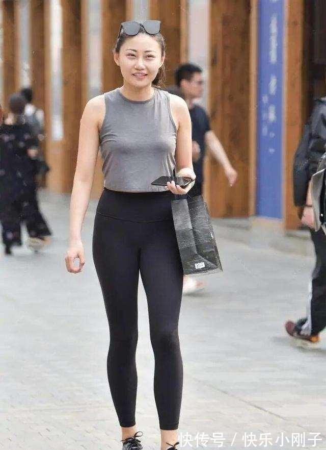 装扮 独具个性的打底裤装扮平添美丽气质,活力十足又减龄,简单搭配