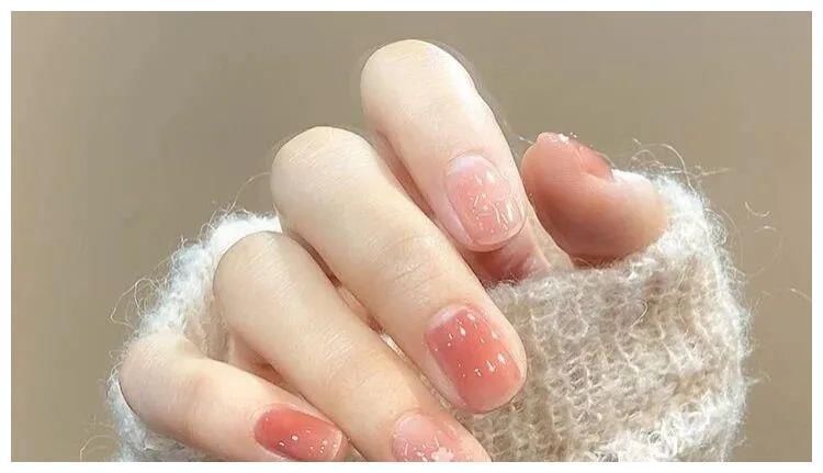 清透|四季皆宜的裸色美甲,百搭显白,不会出错的搭配款式