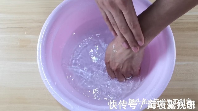 小苏打 蜂蜜加上小苏打混合一起用,聪明的女士都喜欢,解决很大的难题!