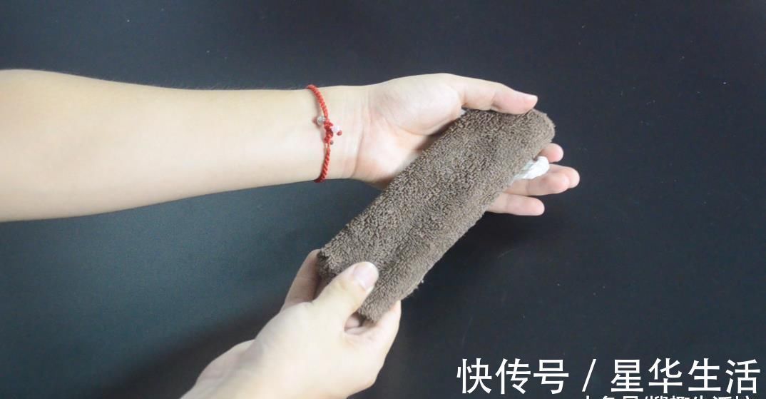把毛巾塞进矿泉水瓶, 解决了一大堆人出游遇到的难题, 赶紧试一试