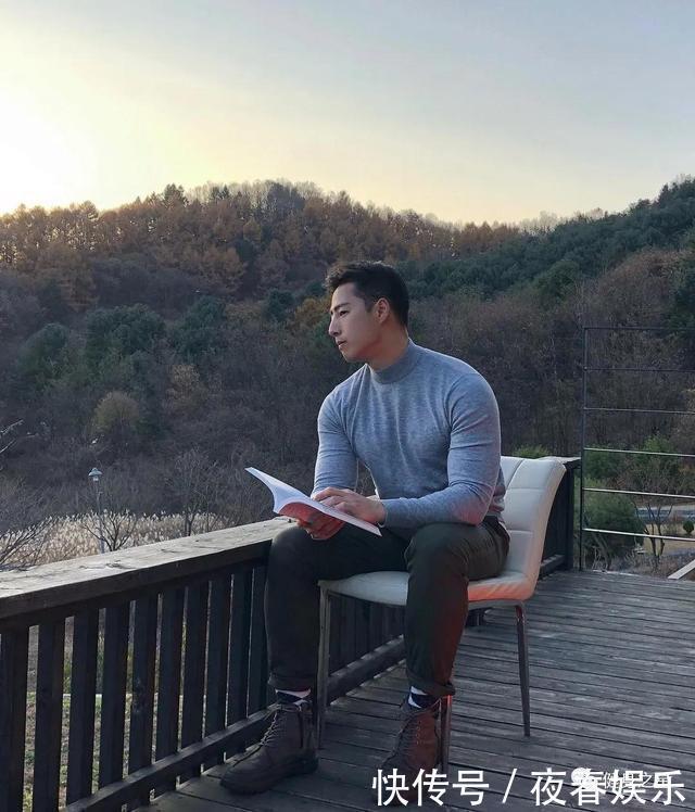 小哥|小伙一周健身4次,戒掉炸鸡甜品,如今身材傲人,肌肉线条硬朗