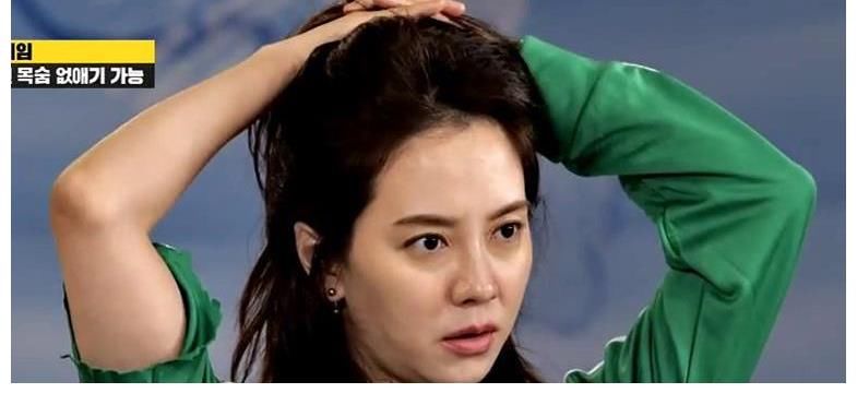 宋智孝主动和金钟国合照,这个爱情线就自然多了,看起来也很甜!