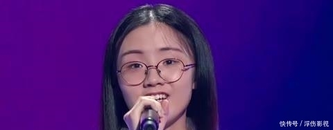希林娜依 在《好声音》打败希林娜依·高的眼镜妹,如今大变样,美得认不出