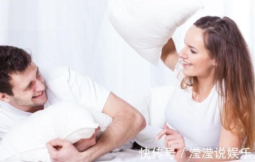 妈妈|“爸爸，你压着妈妈干什么” 妈妈瞬间脸红，灵机一动化解尴尬