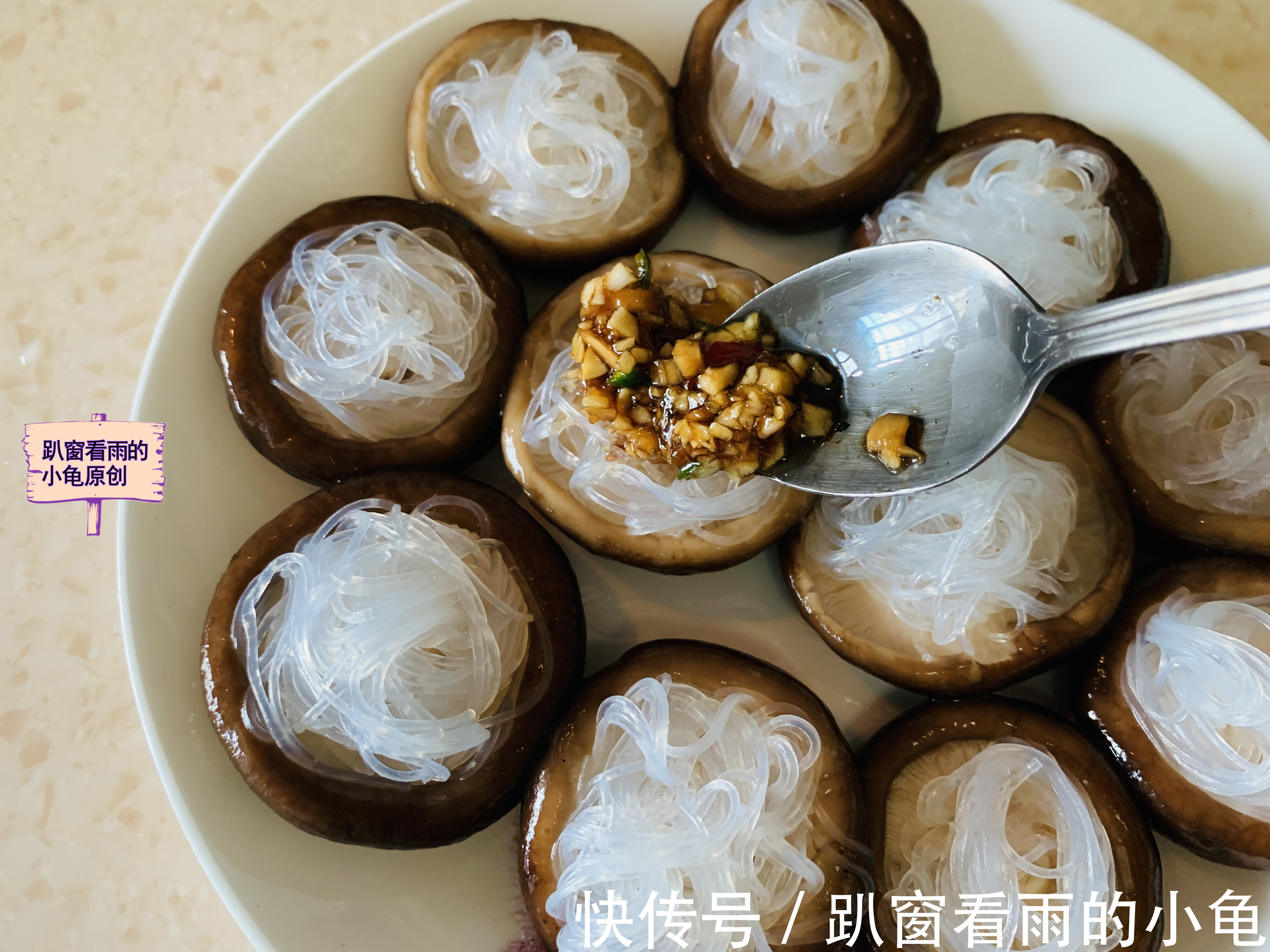 香菇蒂|香菇这样做，软嫩鲜香又解馋，上桌就光盘，大人孩子直呼吃不够