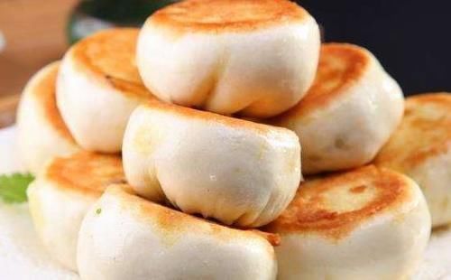 色泽金黄，酥脆焦香松软可口，外皮酥脆，内层松软，咬一口满嘴香