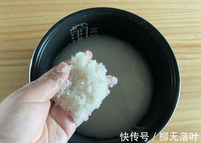 天冷了，就喜欢这种懒人盖浇饭，有菜有肉又有汤，拌米饭超香！