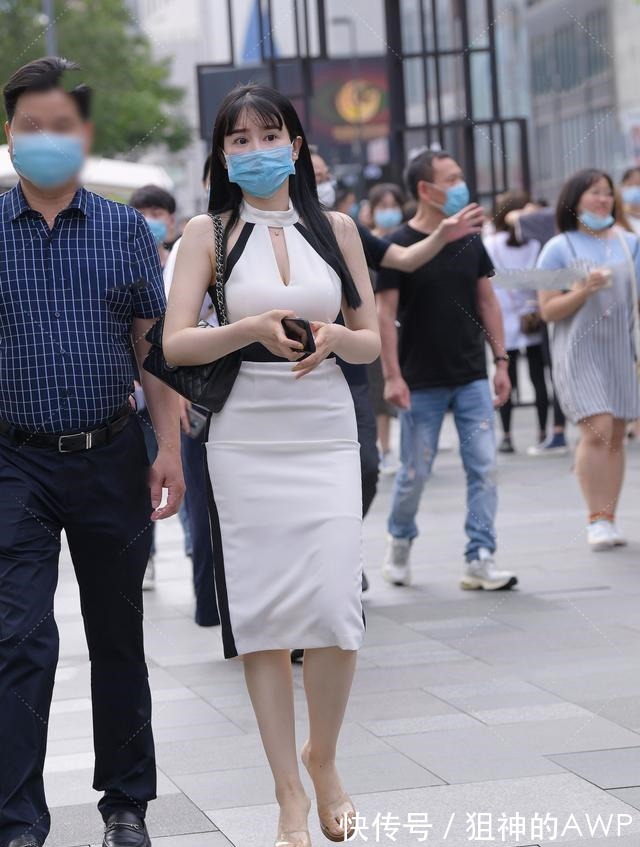 裙子 修身版型的过膝连衣裙，风格内敛雅致不沉闷，逛街约会都适用！