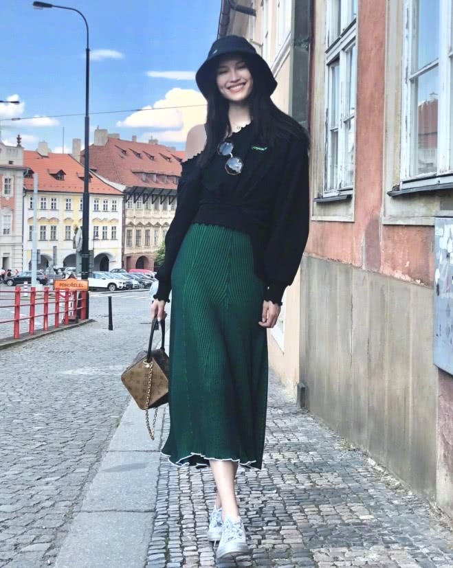 脚踩 牛仔外套已经过时了,现在流行的是“胖胖服”,至少显瘦10斤