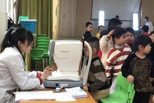 睡眠质量|3 岁时就该带宝宝检查视力了,影响视力的三大因素,希望你没踩坑