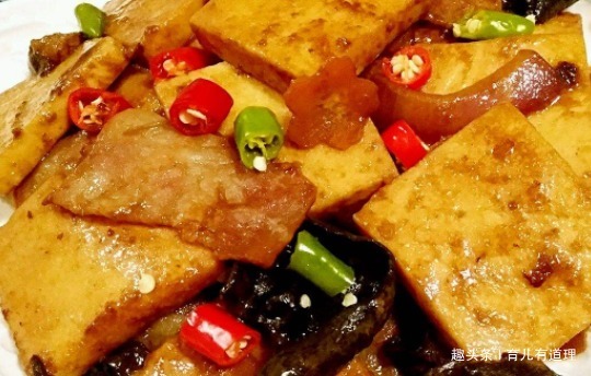 一道特别家常的补钙菜，适合老人孩子多吃，味道鲜美，做法简单