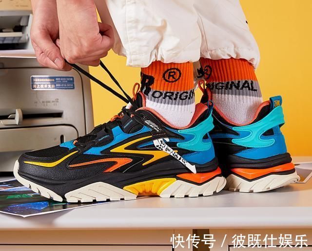 科技|国货再崛起,鸿星尔克也卖断货?最值得买的3款跑鞋,平价又好穿