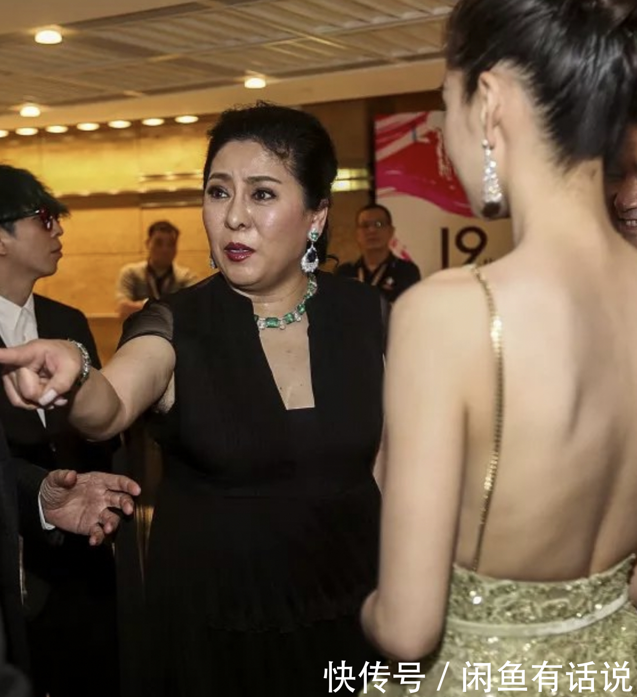 向太|向太真壕,脖子上8千多万的钻石不算什么,祖母绿钻戒都不止一颗