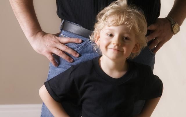 朵朵|孩子幼儿园毛毯被偷,宝妈在单元楼口立牌,没一句脏话却句句扎心