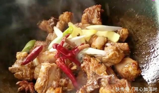 红烧排骨家常做法,色泽红亮诱人胃口,鲜香入味非常好吃又下饭