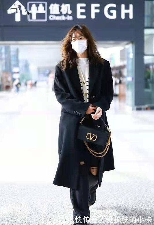 编辑搜图 刘雯街头随拍,走简约路线依旧大气有范,骨子里的超模气质学不来