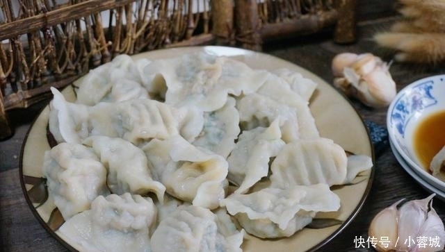 这个馅的饺子百吃不厌,我家每周都包一次,馅香味美,真好吃