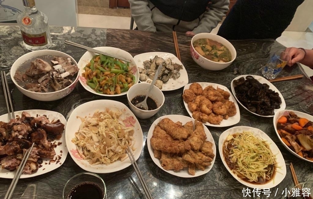 杨紫晒团圆饭自侃再吃下去暂退娱乐圈,被消防官方提醒后逗趣回应