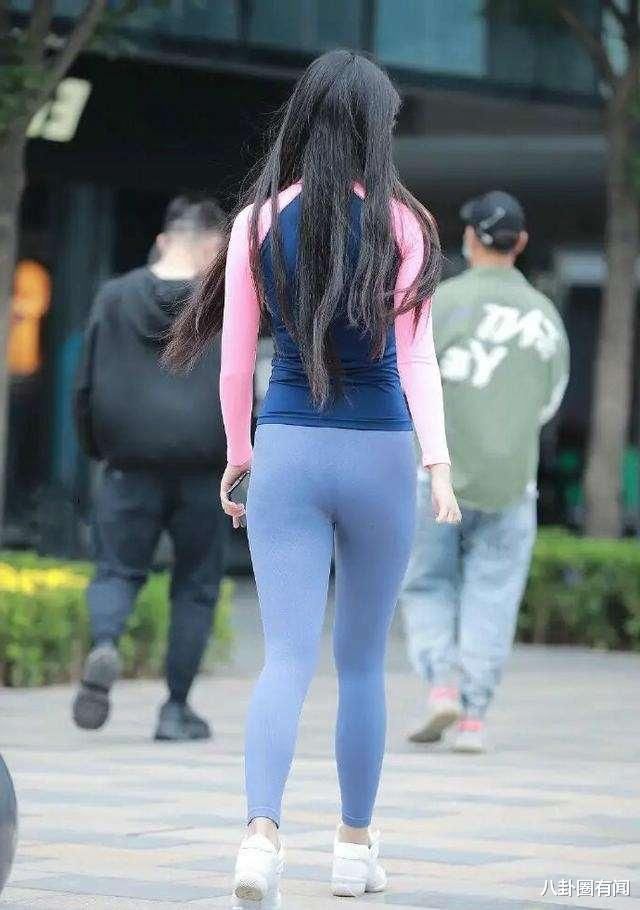 打底裤穿搭活力十足，也可日常休闲，是心动的感觉