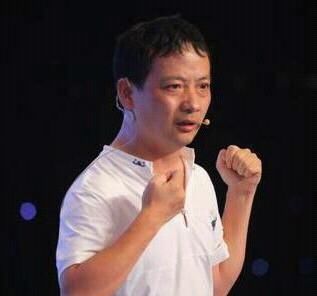 乐嘉首次公开露面，直播间潸然泪下，对《超级演说家》余怒未消