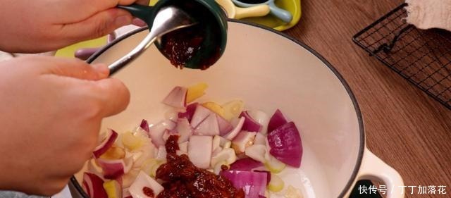 秘制红烧牛肉面,一碗端到你面前,顿时饥肠辘辘了