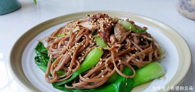 营养|油肉油菜荞麦面有肉香的加持，面香更浓