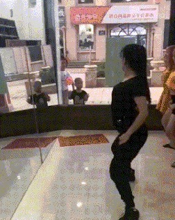 |搞笑段子:本人男护士,一病人车祸截了双下肢,每天嘻嘻哈哈…