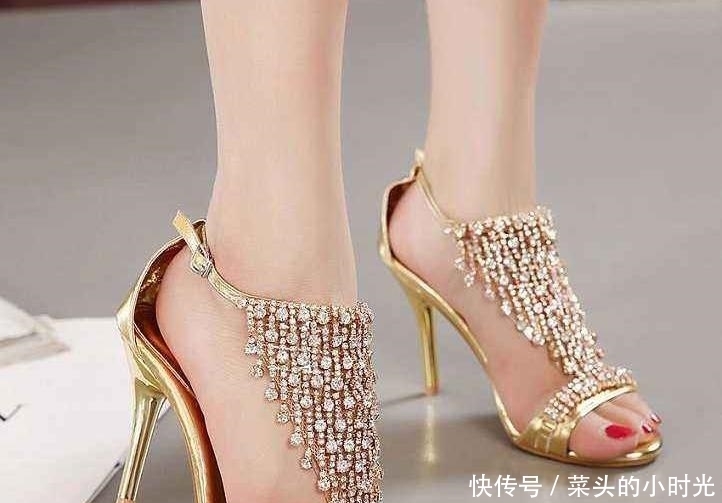 不失|细跟鞋让你像一朵绽放的鲜花般美丽,既大气又优雅还不失漂亮
