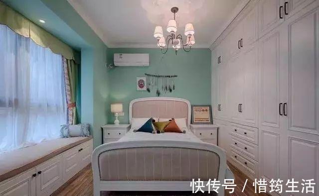 收纳|卧室飘窗别再浪费了,现在流行这样装,能顶上一个大衣柜