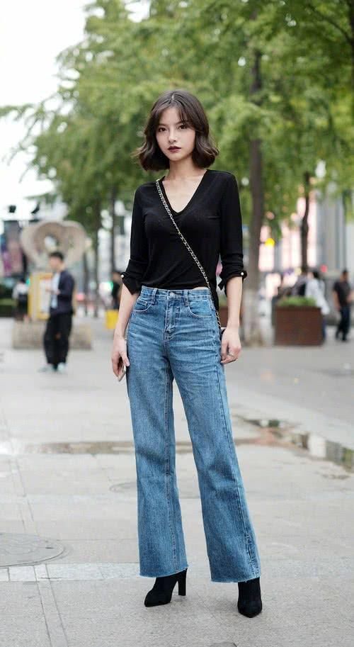 牛仔裤可以帮您秀出很好的身姿，简单大方也很有时尚的格调
