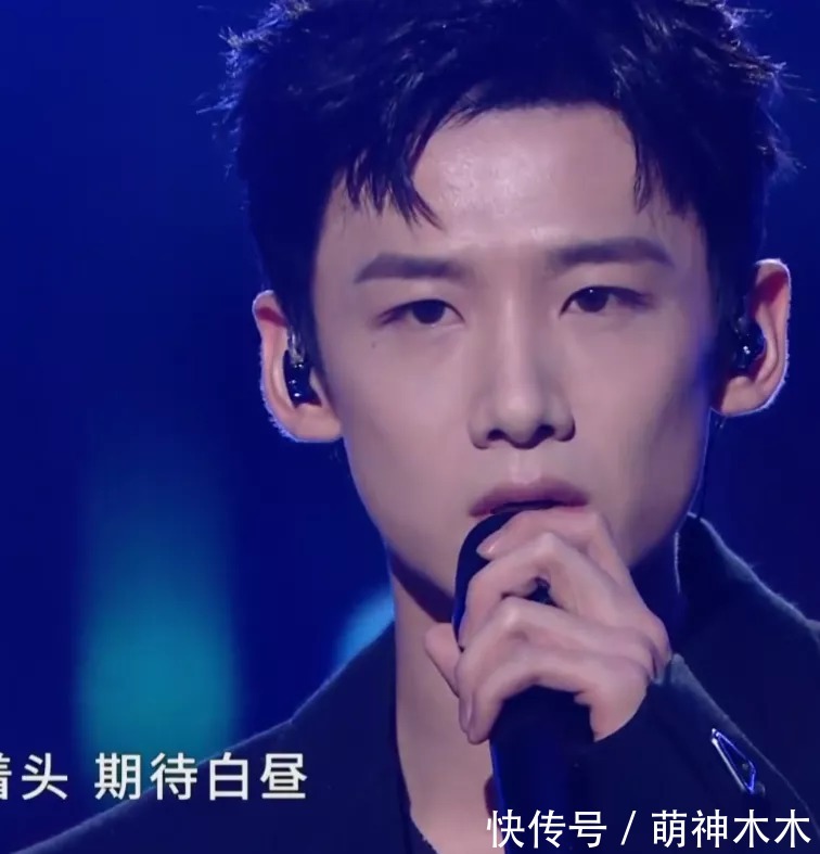 北京购物晚会状况多：白敬亭唾沫星子直飞，周海媚害怕升降台吓爬