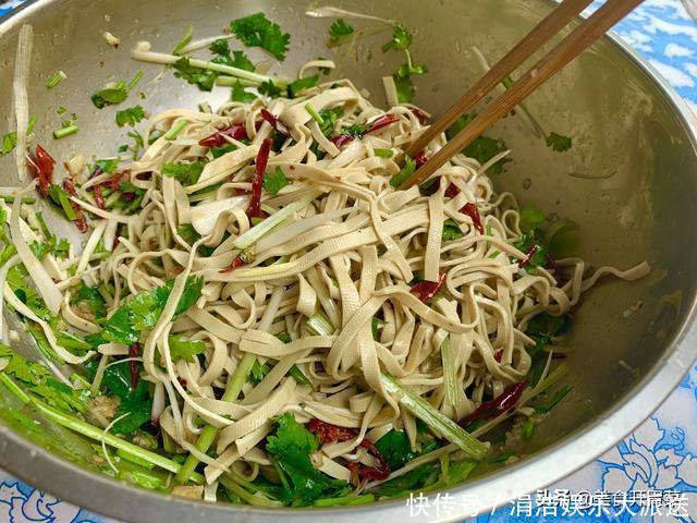 辣椒|凉拌豆皮怎么做好吃教你农家开胃下饭吃法,端上桌能多喝两杯酒